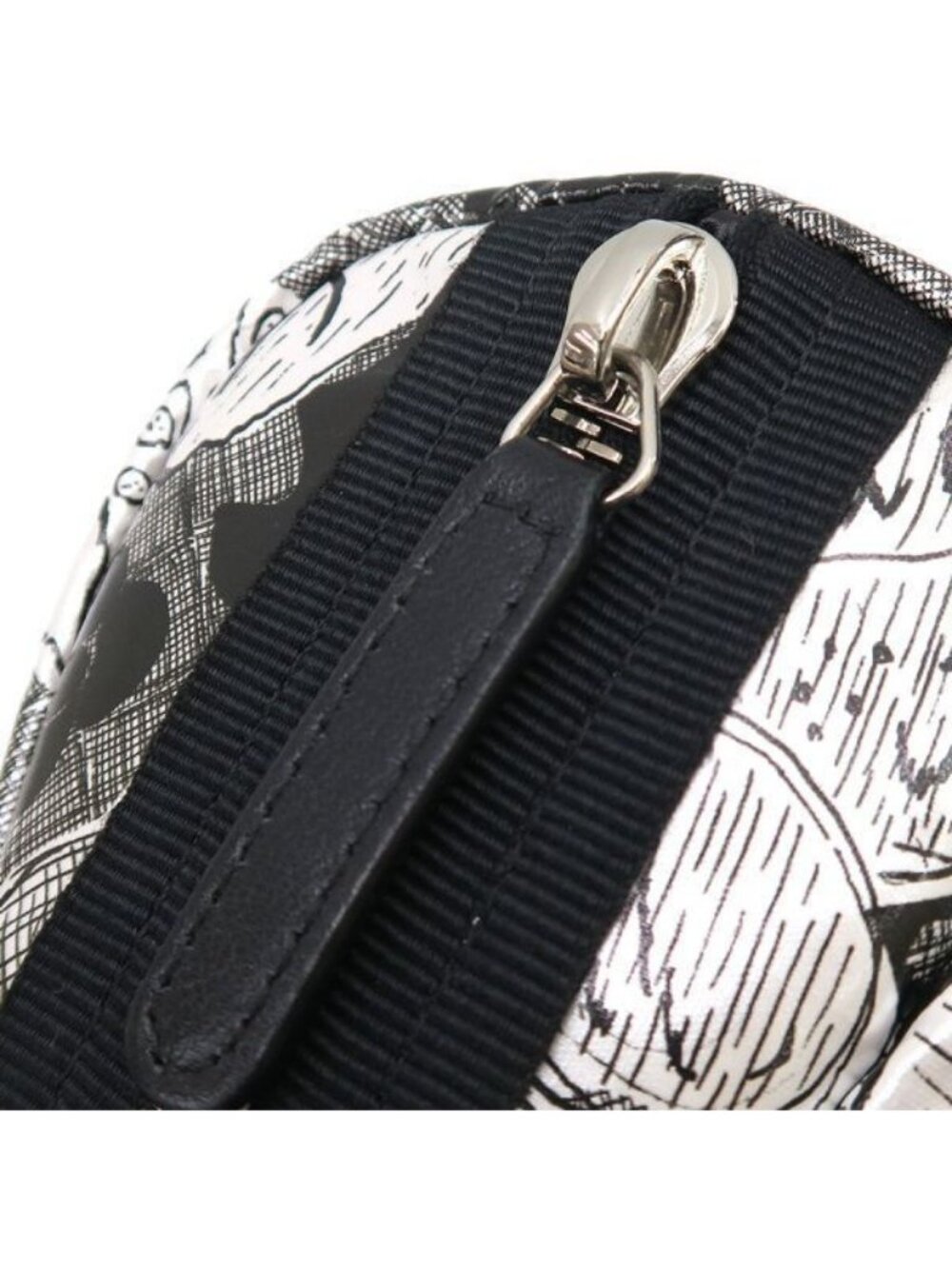 Chanel Camellia Pouch - Picture 6 of 9